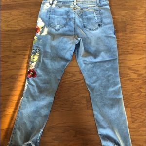 Ladies vintage style ankle embroidered jean